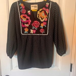 Beautifully embroidered ballon sleeve top